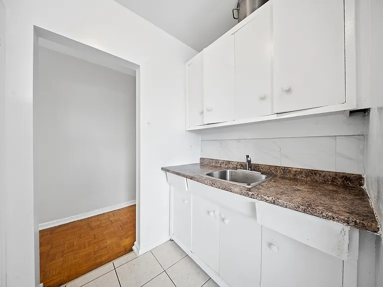 1617 Victoria Park Ave — Photo 3