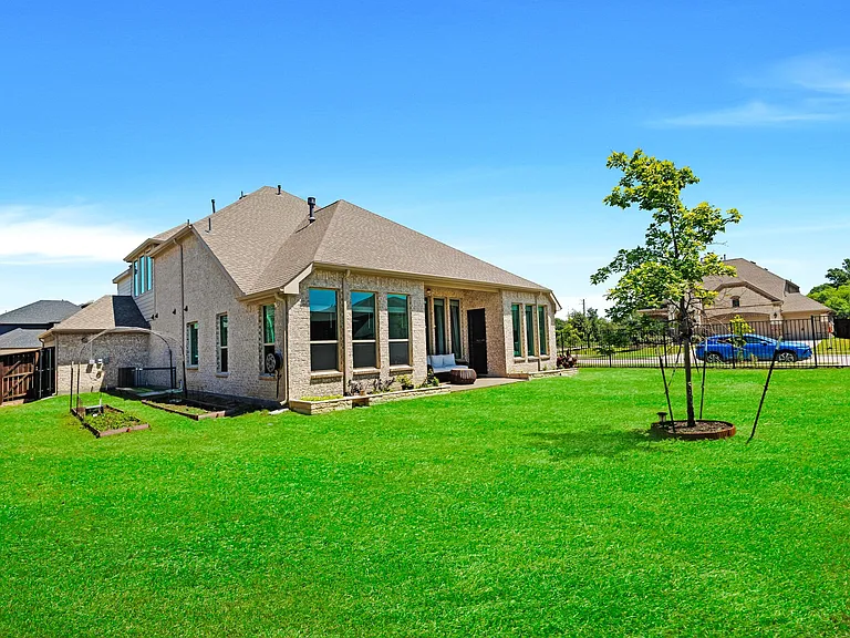 7597 Sanctuary Dr — Photo 43