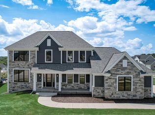 3711 Olde Howell Rd, Waukesha, WI 53188