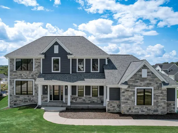 3711 Olde Howell ROAD, Waukesha, WI 53188