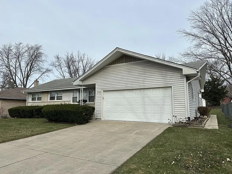 741 S Lombard Ave — Photo 1