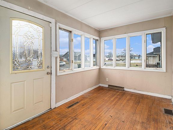 5th image of 3005 Roger St