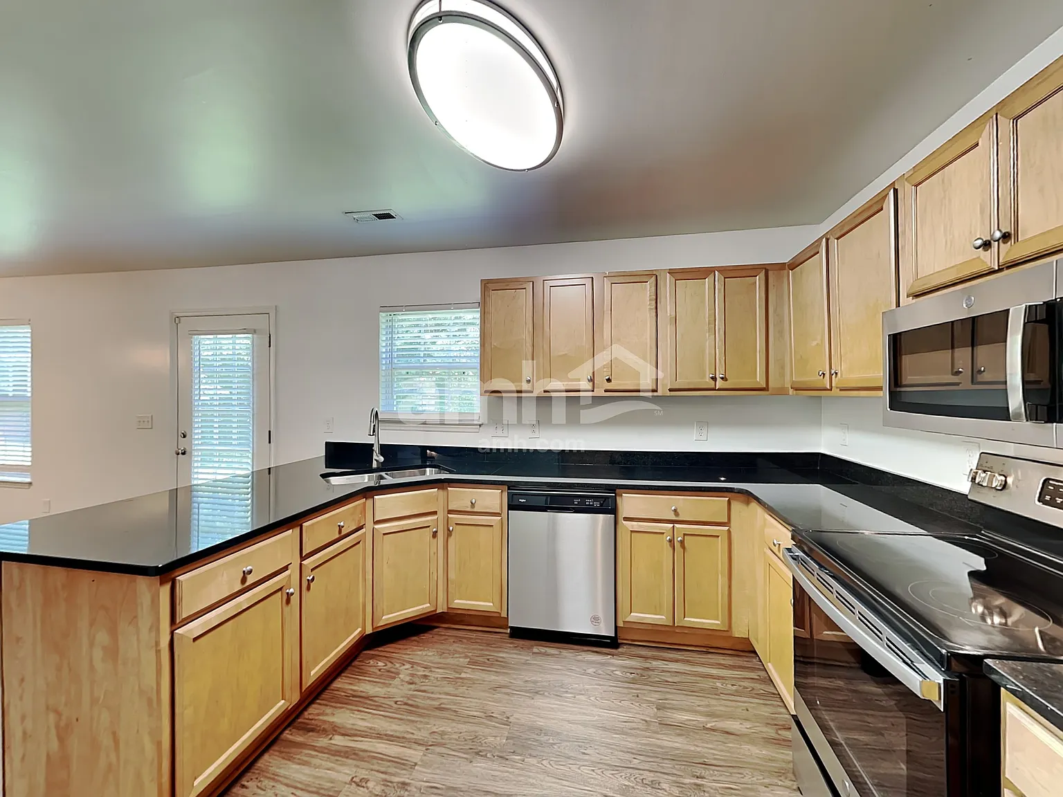 3 bed, 2.5 bath, 1836 sqft, $2,085 — Photo 3