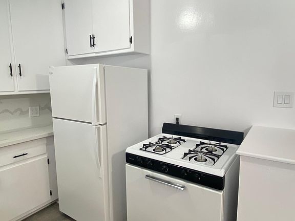 5th image of 1338 N Vista St #14
