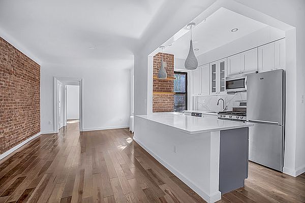 1st image of 135 W 16th St APT 27