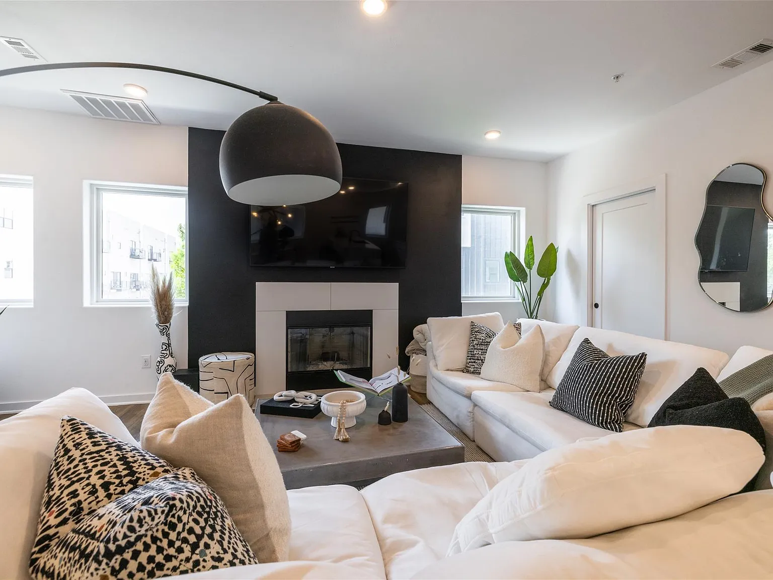 2 bed, 2.5 bath, 1373 sqft, $2,675 — Photo 3