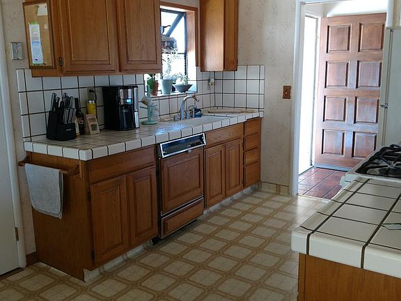 3rd image of 2780 Cottonwood Dr