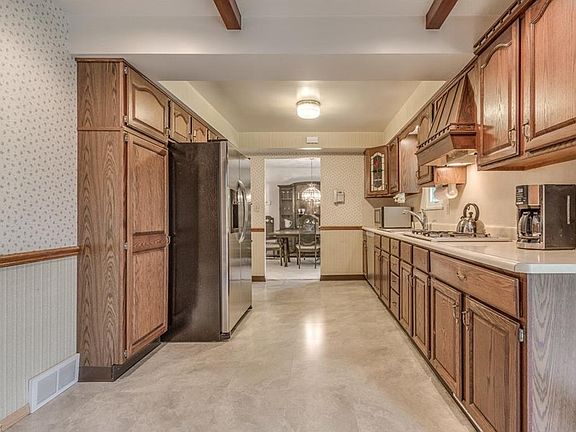 3rd image of 750 Cheriton Dr