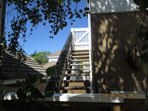 3rd image of 523 Dahlia Ave