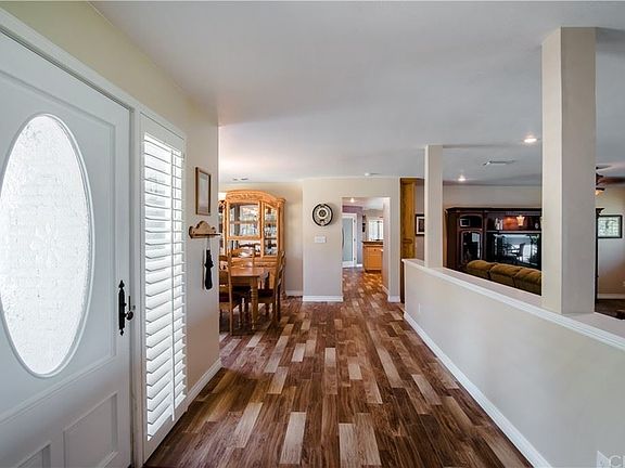 2nd image of 1582 Edgehill Ln