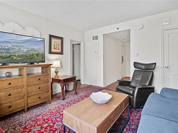 3rd image of 1205 Saint Charles Ave APT 611