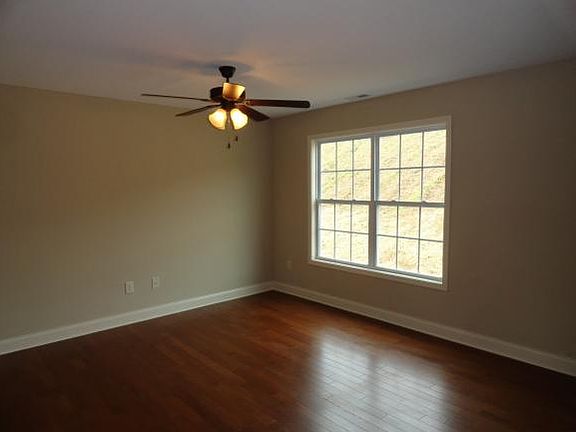 5th image of 634 Grays Pointe Ct