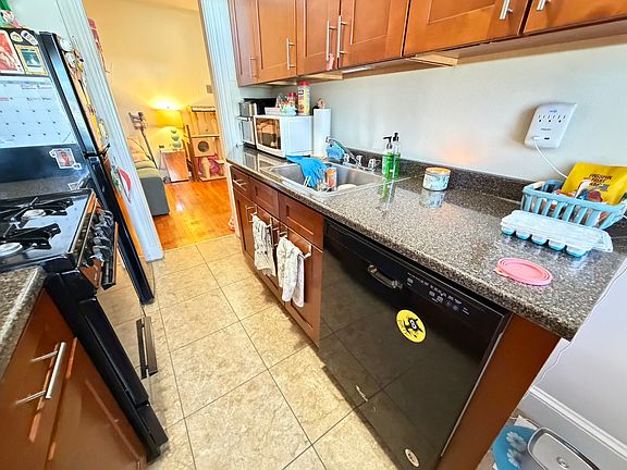 4th image of 132 Washington St #23