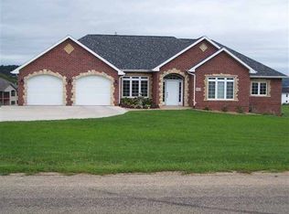 9135 Kemp Rd, Dubuque, IA 52003