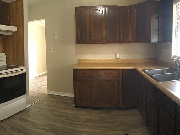 3rd image of 605 42nd Ave N