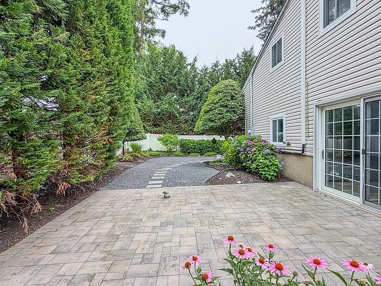 16 Brookside Dr — Photo 3