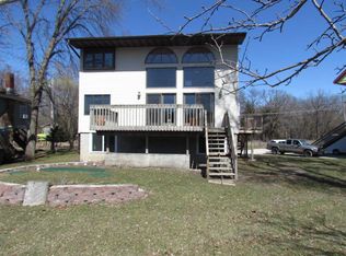 918 Cottage Row Rd, Cedar Falls, IA 50613