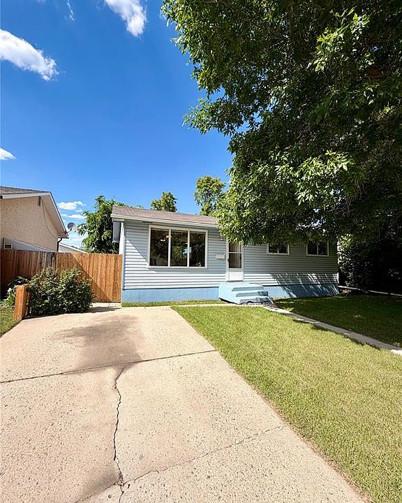 1st image of 214 Fisher CRESCENT