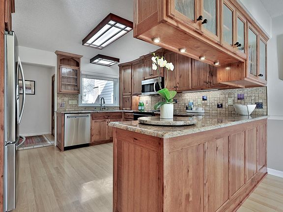 3rd image of 8276 Kingslee Rd