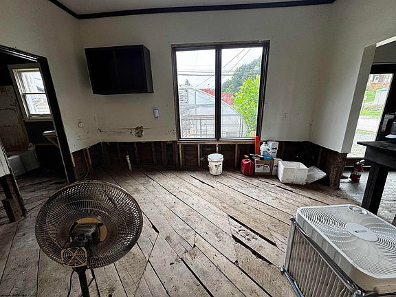 5th image of 519 Center Ave