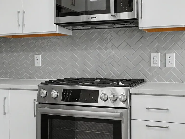 701 N Henry St #213 — Photo 28