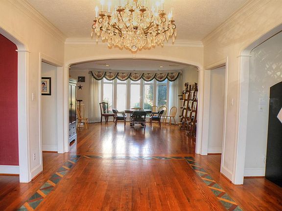 2nd image of 101 E Viejo Dr