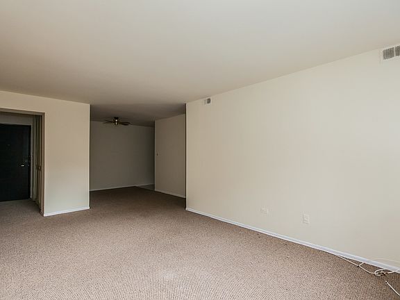 4th image of 431 W Barry Ave APT 529