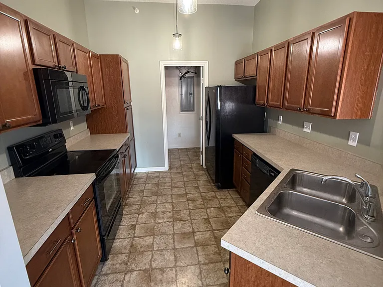 2191 Rolling Hills Dr — Photo 17