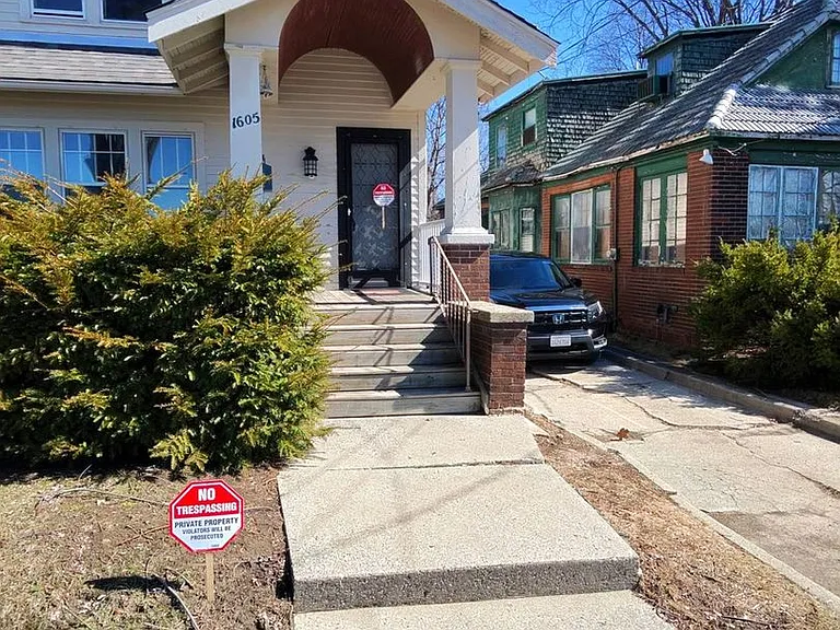 1605 Kearsley Park Blvd — Photo 2