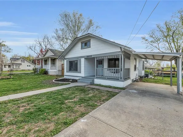 3833 NE Chaumiere Rd, Kansas City, MO 64117