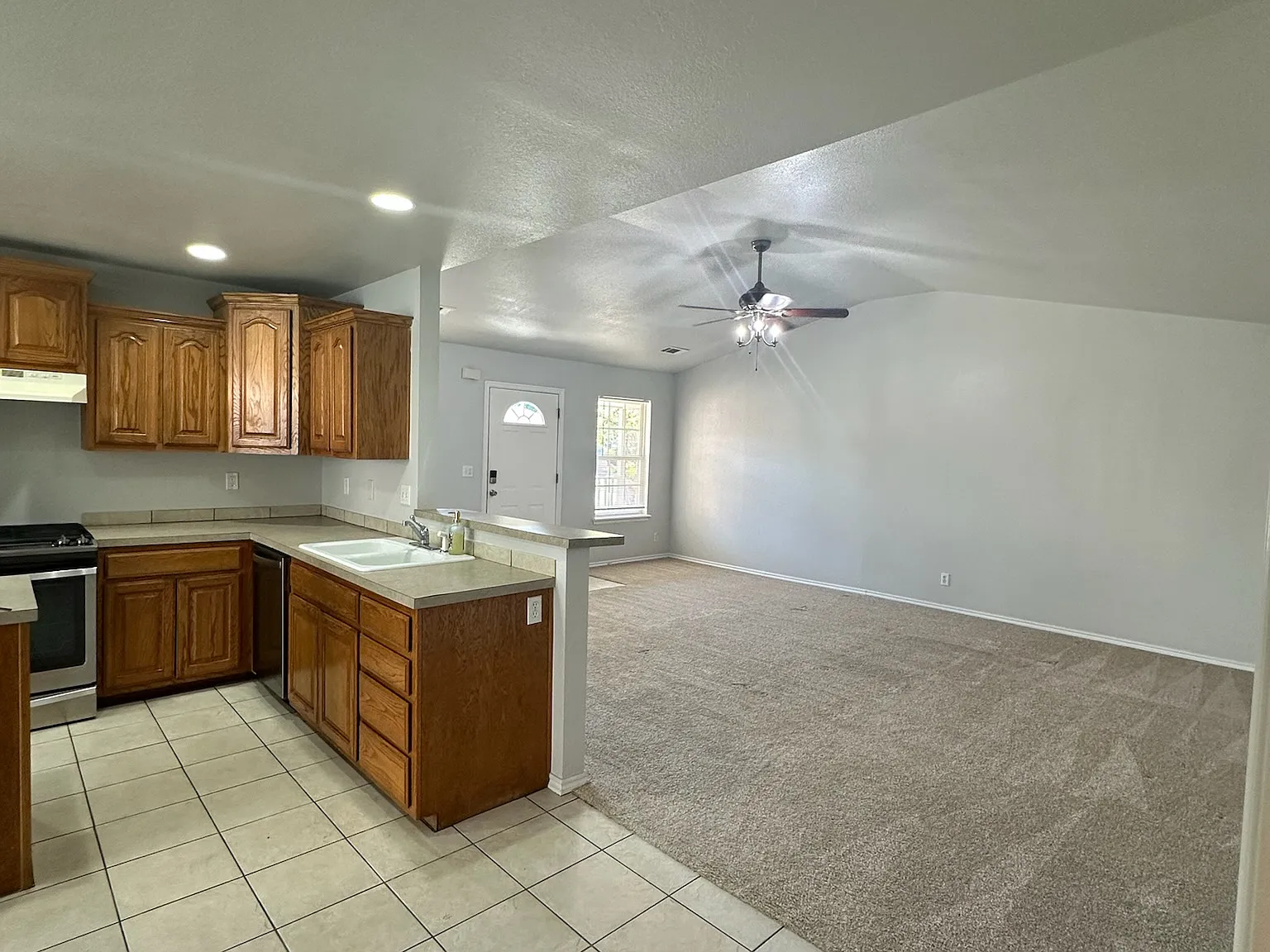 3 bed, 1350 sqft, $1,500 — Photo 1