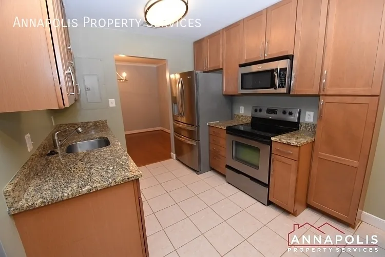 302 Hilltop Ln #C — Photo 2