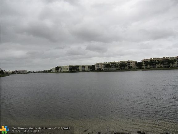 3rd image of 10416 E Clairmont Cir #105