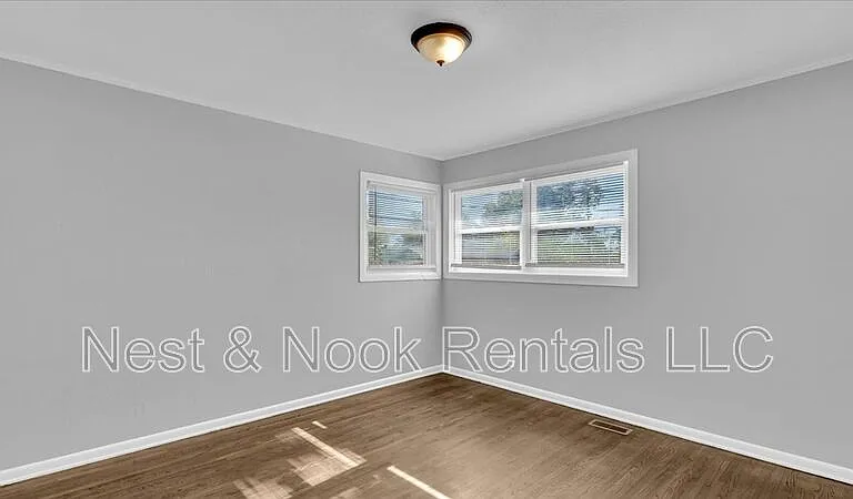 2923 S Irvington Ave — Photo 17