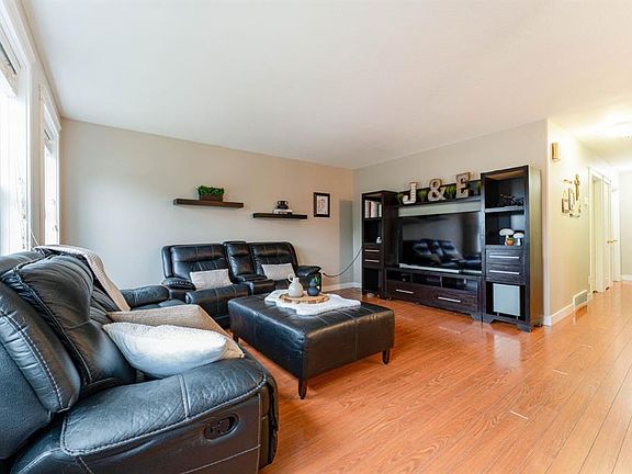 4th image of 685 N 3rd Ave W