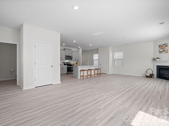 5th image of 534 13th Avenue Dr NE
