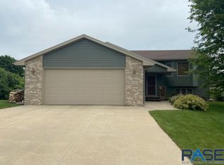204 S Susan Ave, Crooks, SD 57020