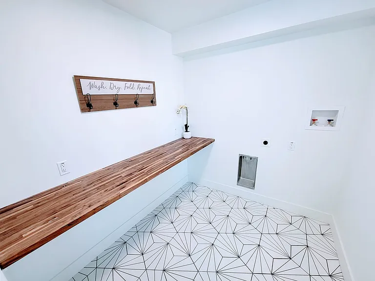 2251 E Lincoln Ln — Photo 21