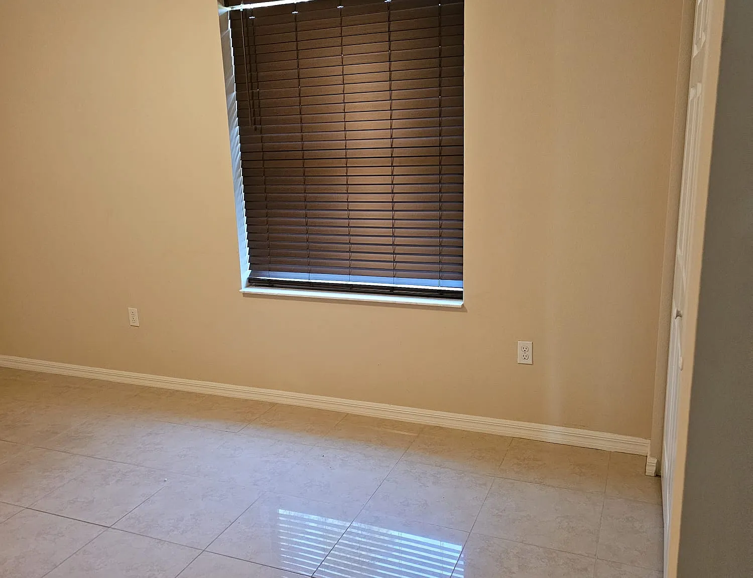34 Richmond Dr — Photo 2