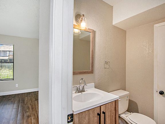 4th image of 805 Bluebonnet Dr #A