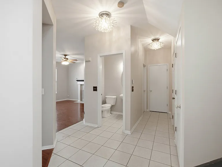 512 Normandy Ln — Photo 10