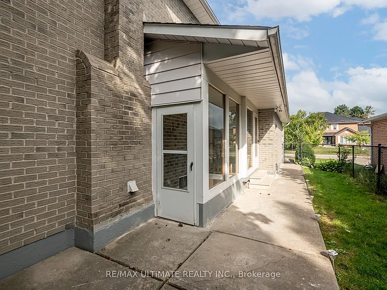 5 Bayswater Ave — Photo 6