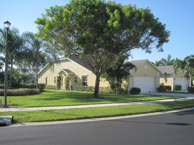1st image of 5693 Greenwood Cir