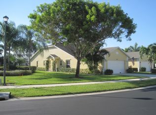 5693 Greenwood Cir, Naples, FL 34112