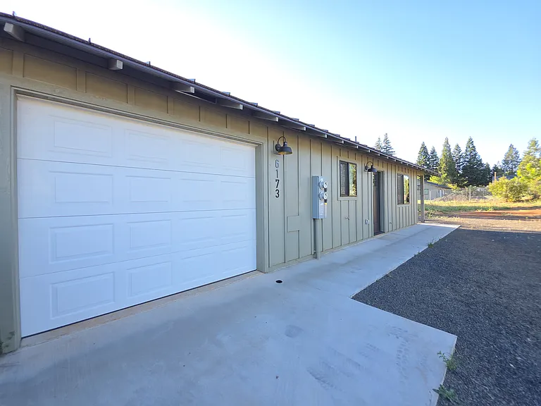 6173 Sawmill Rd — Photo 2