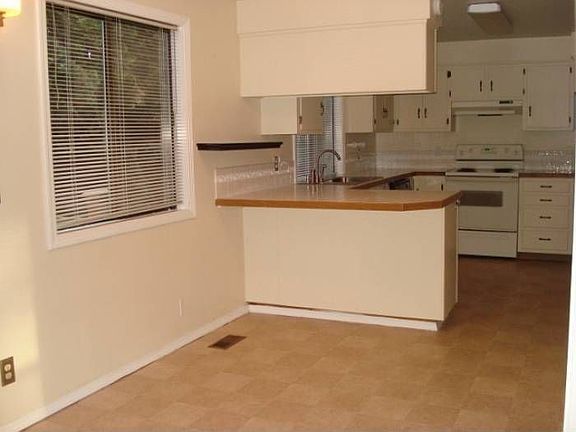 Dining Room Looking Towar