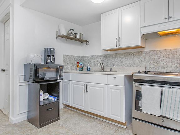 4th image of 294 Forrest St #G