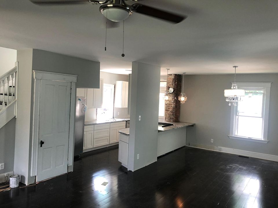 2nd image of 1877 Kinney Ave