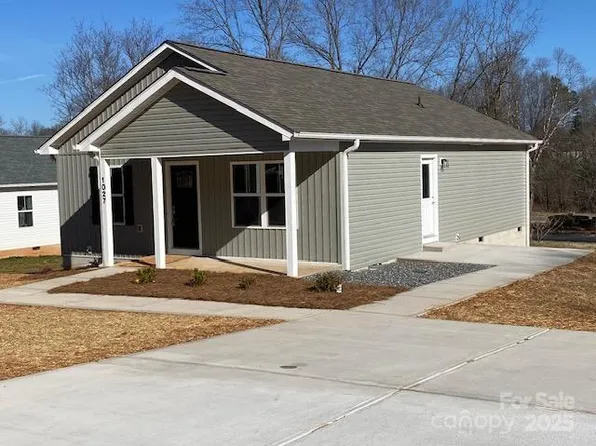 1027 Adams St, Statesville, NC 28677