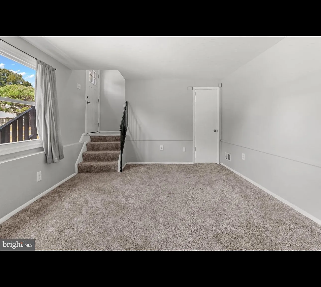 655 Cadbury Dr — Photo 2